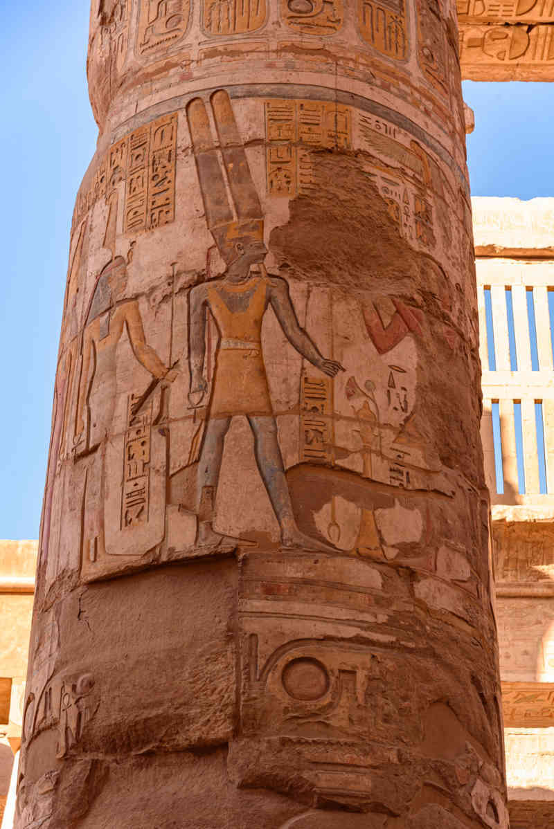Egipto 063 - Luxor - Templo de Karnak - Sala Hipóstila.jpg